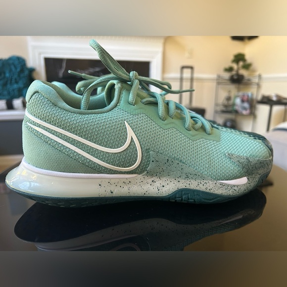 NIKE Women’s Tennis Court Shoes - Picture 2 of 11